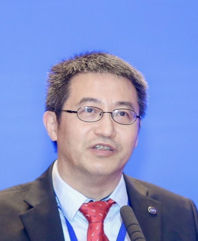 嚴群