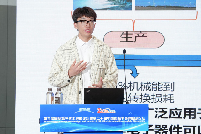學生代講張召富